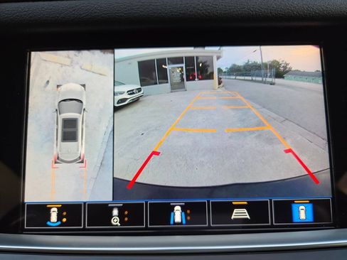 Used 2024 Cadillac XT5 Premium Luxury w/ Technology Package FWD image 31