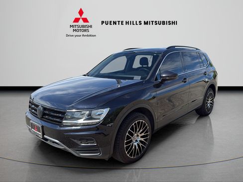 Used 2019 Volkswagen Tiguan SE w/ Panoramic Sunroof Package FWD image 1