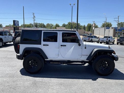 Used 2018 Jeep Wrangler Unlimited Sport AWD/4WD image 6