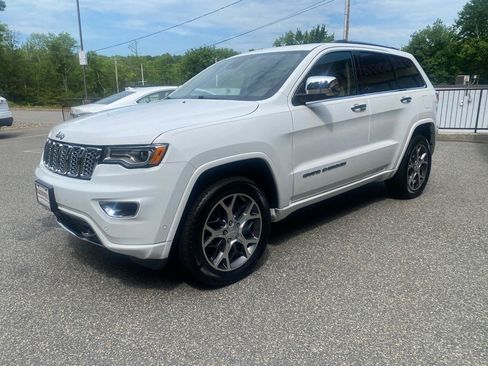 Used 2019 Jeep Grand Cherokee Overland AWD/4WD image 4