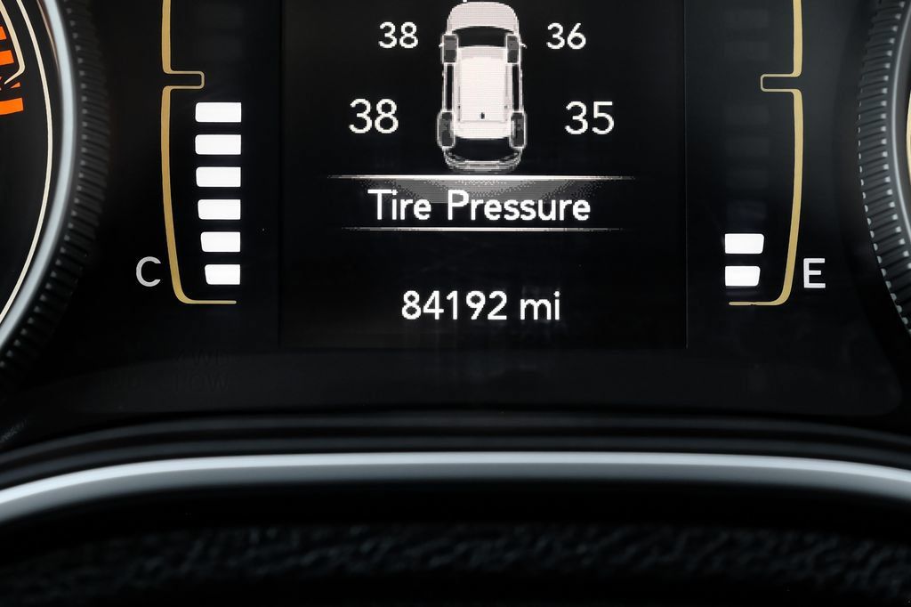 Used 2021 Jeep Cherokee Latitude Plus FWD image 15