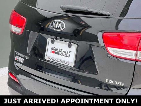 Used 2017 Kia Sorento EX image 34