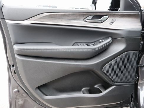 New 2025 Jeep Grand Cherokee L Limited image 22