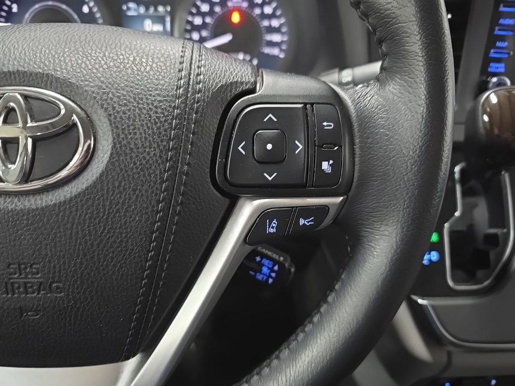 Used 2019 Toyota Sienna XLE w/ XLE Navigation Package FWD image 21
