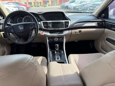 Used 2014 Honda Accord Touring image 17