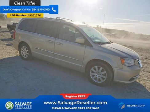 Used 2016 Chrysler Town & Country Touring image 5