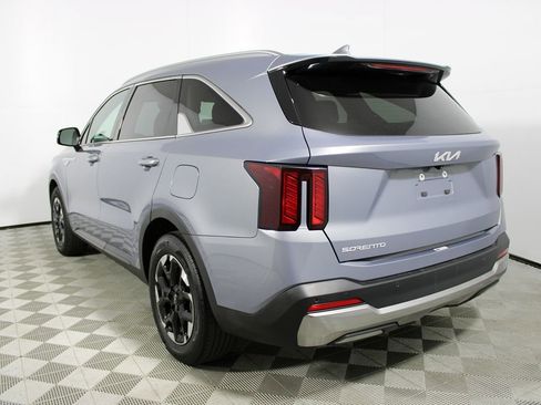Used 2024 Kia Sorento S image 33