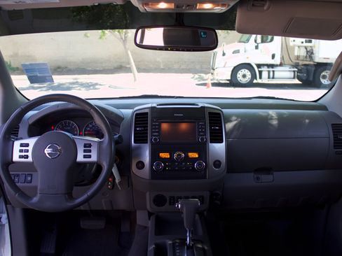 Used 2019 Nissan Frontier SL RWD image 18