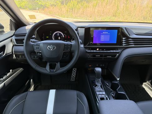 Used 2025 Toyota Camry SE FWD image 22