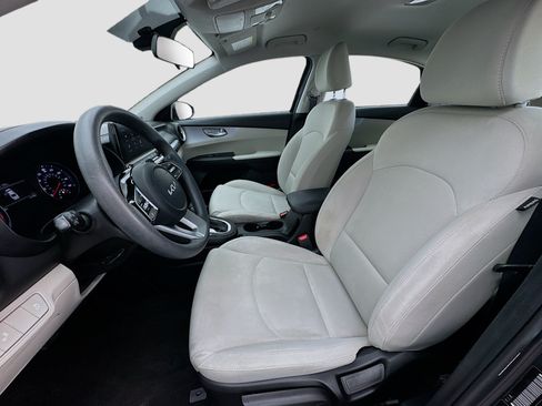Used 2023 Kia Forte LXS w/ LXS Technology Package FWD image 13