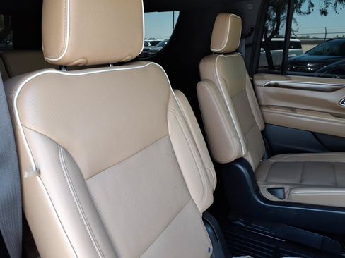 Used 2021 Chevrolet Suburban Premier w/ Premium Package AWD/4WD image 16
