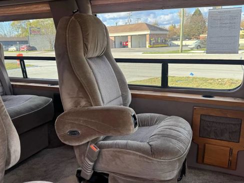 Used 1999 Chevrolet Express 1500 w/ Convenience Pkg image 19