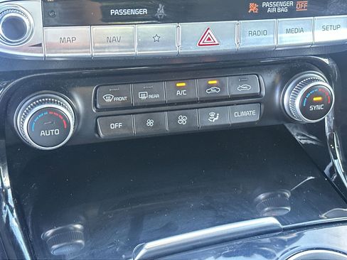 Certified 2022 Kia Stinger GT-Line image 17