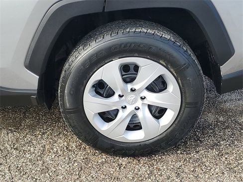 Used 2020 Toyota RAV4 LE image 8