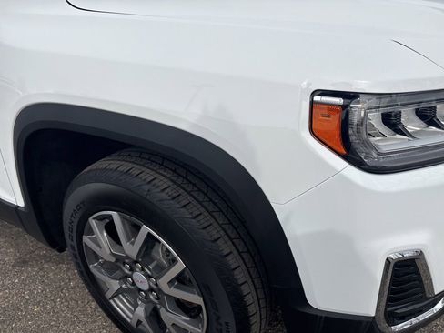 Used 2023 GMC Acadia SLE image 13