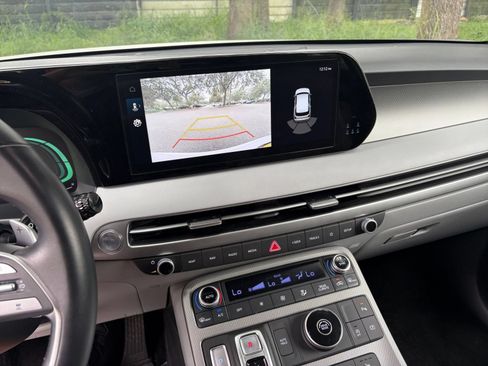 Used 2025 Hyundai Palisade SEL FWD image 17