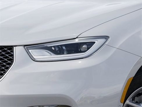 New 2026 Chrysler Pacifica Select image 10