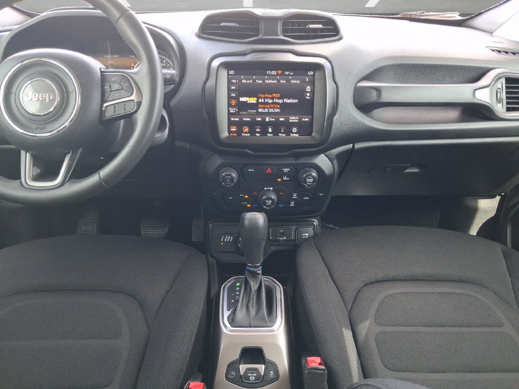 Used 2022 Jeep Renegade Latitude AWD/4WD image 3