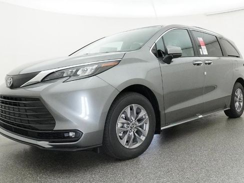 New 2026 Toyota Sienna XLE FWD image 6