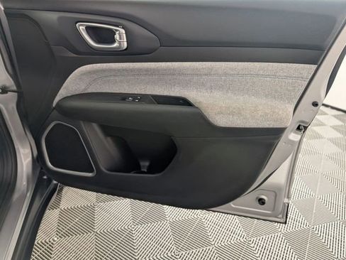 Used 2023 Jeep Compass Sport image 31