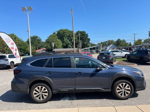 Used 2025 Subaru Outback Premium AWD/4WD image 3