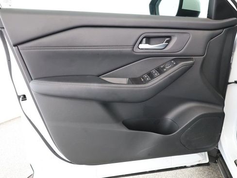 Used 2024 Nissan Rogue SL image 10