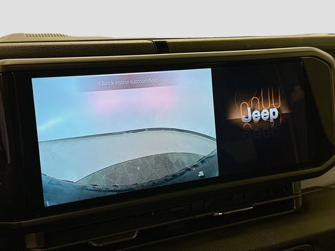 Used 2025 Jeep Wrangler Willys AWD/4WD image 22