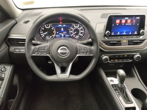 Used 2025 Nissan Altima 2.5 SV FWD image 22