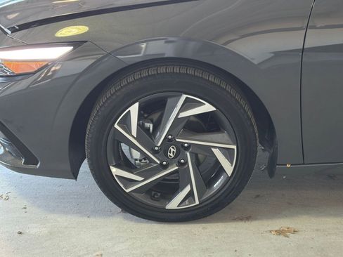 Used 2025 Hyundai Elantra SEL image 34