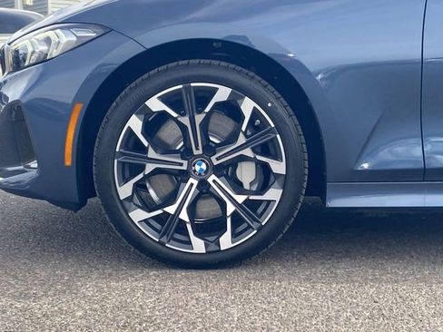 Used 2025 BMW 330i xDrive Sedan w/ Premium Package AWD/4WD image 9