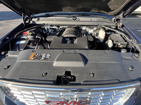 Used 2018 GMC Yukon Denali image 30