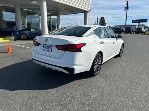 Used 2025 Nissan Altima 2.5 SV image 2