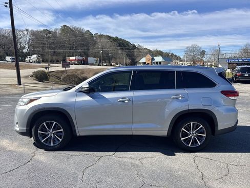 Used 2018 Toyota Highlander XLE image 4