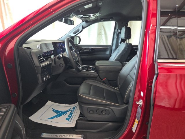 Used 2026 Chevrolet Suburban Premier AWD/4WD image 4