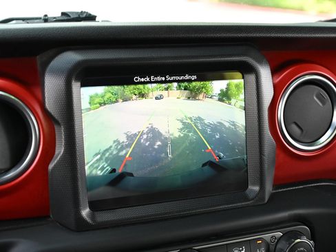 Used 2018 Jeep Wrangler Unlimited Rubicon w/ Dual Top Group AWD/4WD image 34