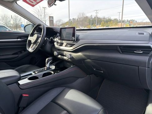 Used 2024 Nissan Altima 2.5 SR image 30