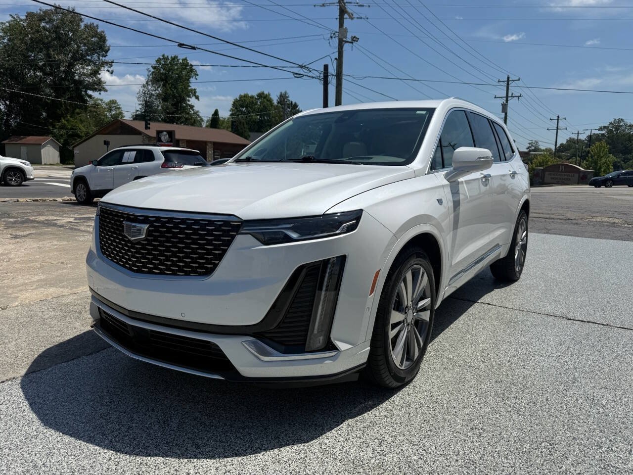 Used 2022 Cadillac XT6 Premium Luxury w/ Technology Package FWD image 2