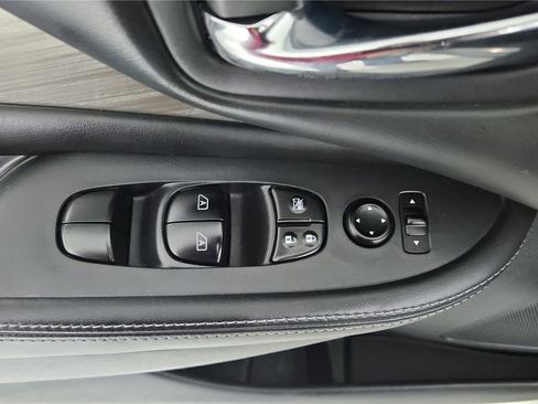 Used 2018 Nissan Murano S image 11