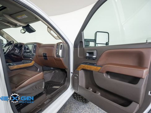 Used 2018 Chevrolet Silverado 3500 High Country w/ Duramax Plus Package AWD/4WD image 39