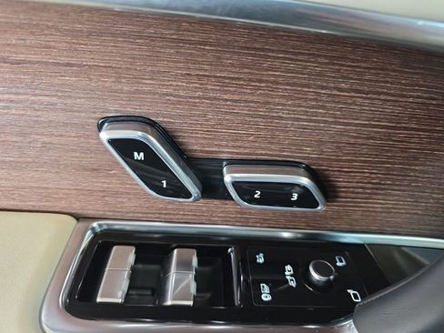 Used 2025 Land Rover Range Rover SE AWD/4WD image 28