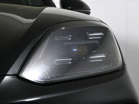 Used 2025 Porsche Cayenne AWD/4WD image 11