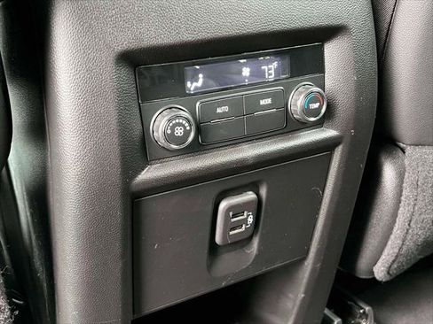 Used 2022 Chevrolet Traverse LT image 11