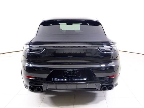 Certified 2023 Porsche Cayenne GTS w/ Premium Package Plus AWD/4WD image 38