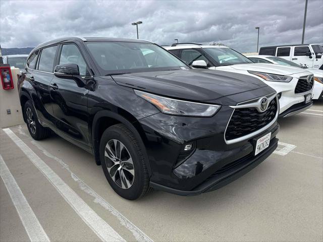 Certified 2026 Toyota Highlander XLE AWD/4WD image 1