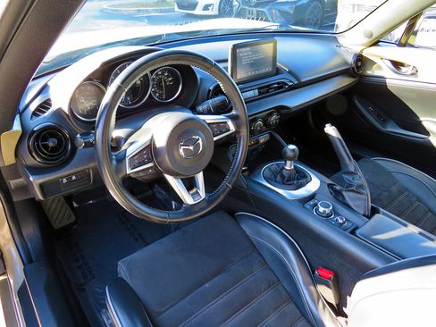 Used 2023 MAZDA MX-5 Miata Club w/ Brembo/BBS Recaro Package image 21