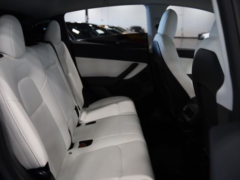 Used 2021 Tesla Model Y Long Range AWD/4WD image 35