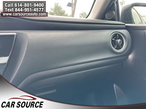 Used 2017 Toyota Corolla LE image 19