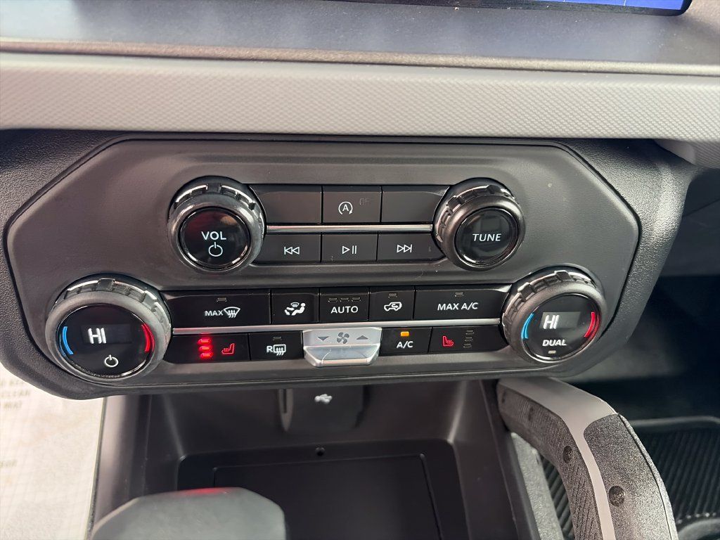 Used 2024 Ford Bronco Big Bend w/ Sasquatch Package AWD/4WD image 24
