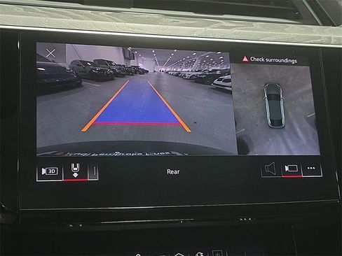 Used 2023 Audi e-tron Premium Plus w/ Premium Plus Package image 22