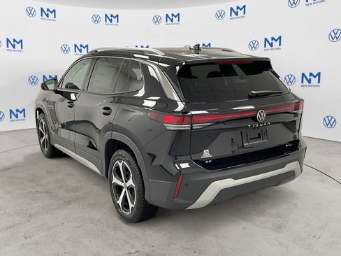 New 2026 Volkswagen Tiguan SE image 2
